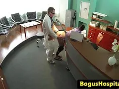 運転した後、母親が戻って、少年は冗談を言った 女の子 h 無料