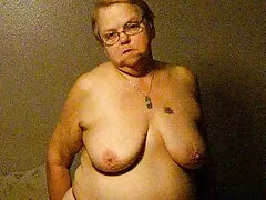 酔って成熟した女性fucksのお尻の若い友人 エロ 動画 女の子 むけ