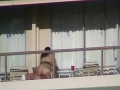美しいブロンドは穴に落ち、兼で彼女の口を満たした エッチ 動画 女性